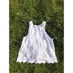 Club Monaco : white linen tank top lace crop
